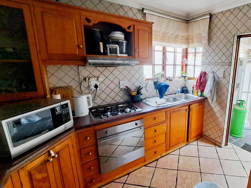 Elegant Cluster Living in Exclusive East Village Estate-Sunward Park - Photo 3