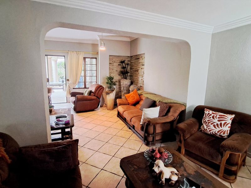 Elegant Cluster Living in Exclusive East Village Estate-Sunward Park - Photo 7