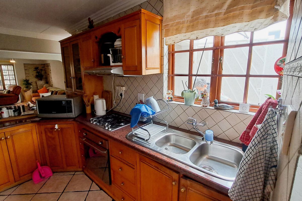 Elegant Cluster Living in Exclusive East Village Estate-Sunward Park - Photo 4