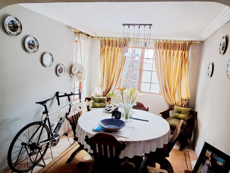 Elegant Cluster Living in Exclusive East Village Estate-Sunward Park - Photo 5