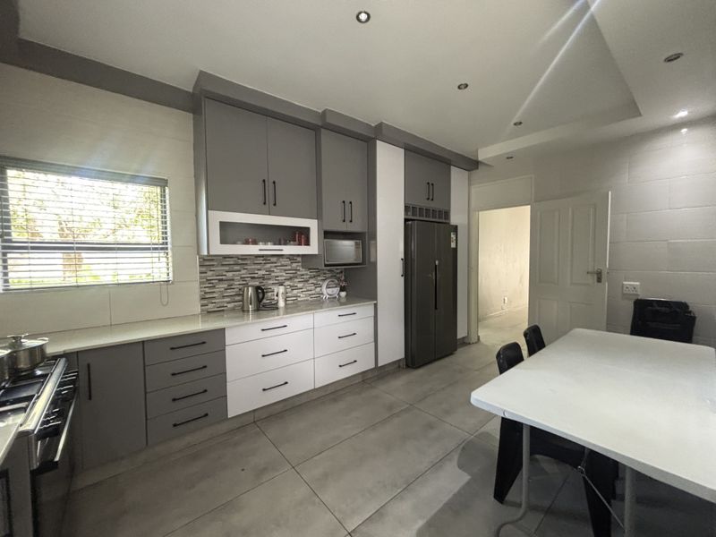 Newly Renovated Home - Photo 4