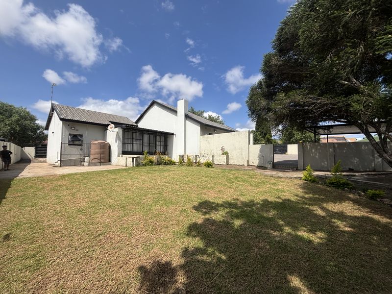 Newly Renovated Home - Photo 3