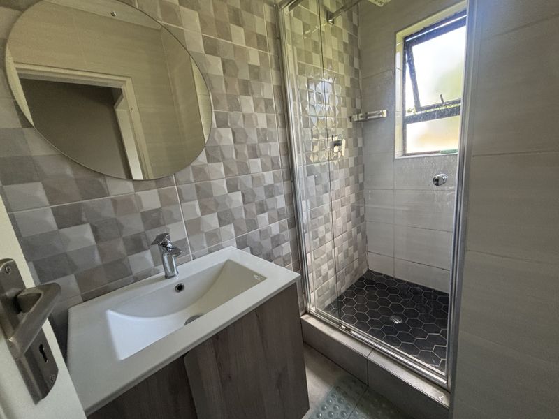 Newly Renovated Home - Photo 10