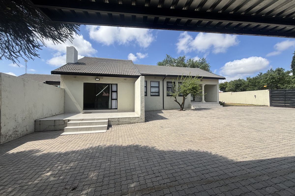 Newly Renovated Home - Photo 2