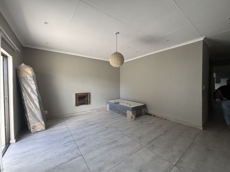 Newly Renovated Home - Photo 7