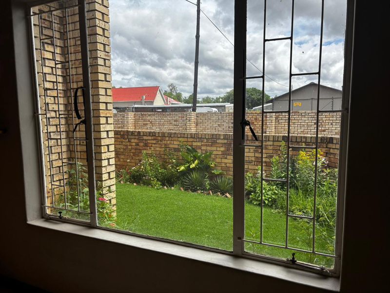 Low-maintenance gem in Aliwal North - Photo 8