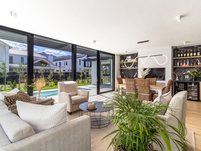 Stunning 4-Bedroom Luxury Home For Sale in The Acres , Pearl Valley Golf & Country Estate - Photo 10