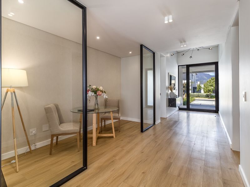 Stunning 4-Bedroom Luxury Home For Sale in The Acres , Pearl Valley Golf & Country Estate - Photo 4