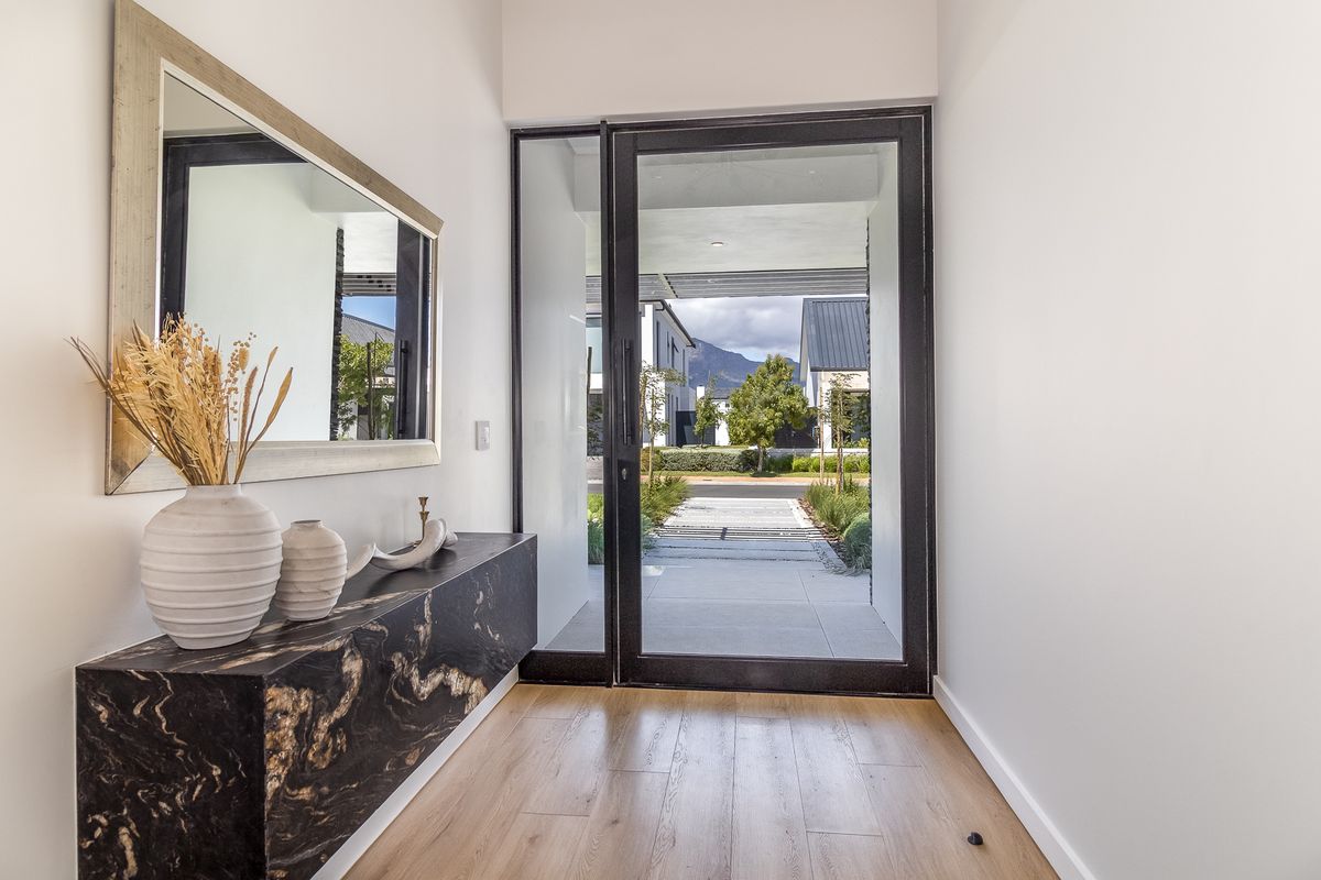 Stunning 4-Bedroom Luxury Home For Sale in The Acres , Pearl Valley Golf & Country Estate - Photo 3