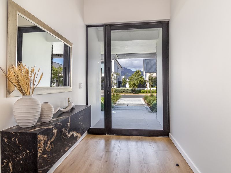 Stunning 4-Bedroom Luxury Home For Sale in The Acres , Pearl Valley Golf & Country Estate - Photo 3