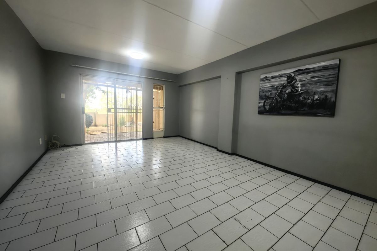 Modern, Renovated Townhouse in High-Demand Safari Gardens - Photo 5