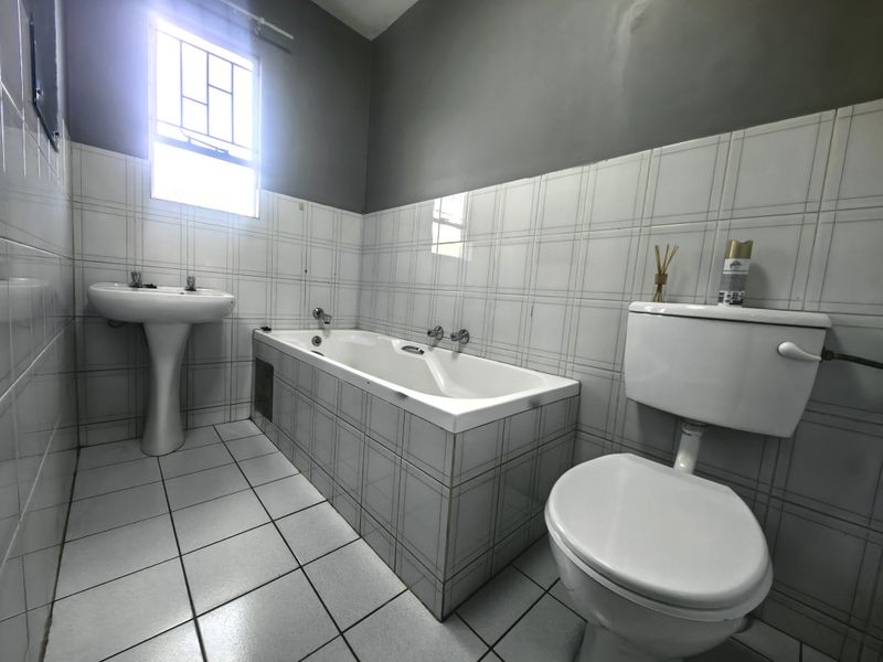 Modern, Renovated Townhouse in High-Demand Safari Gardens - Photo 7