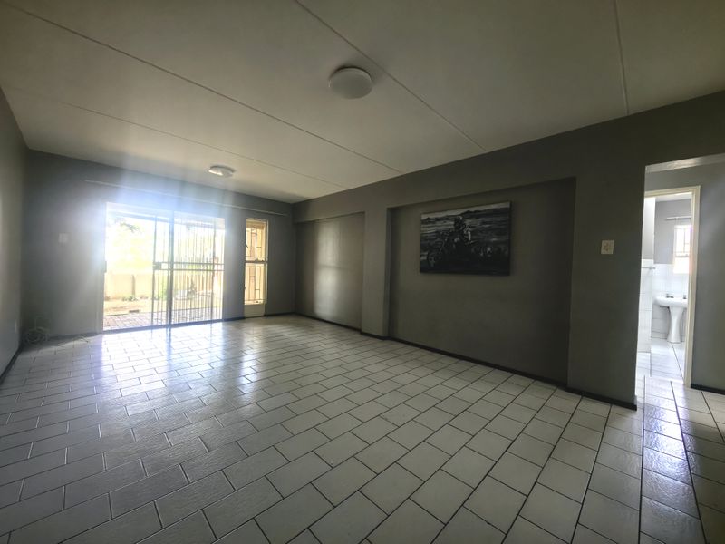 Modern, Renovated Townhouse in High-Demand Safari Gardens - Photo 6