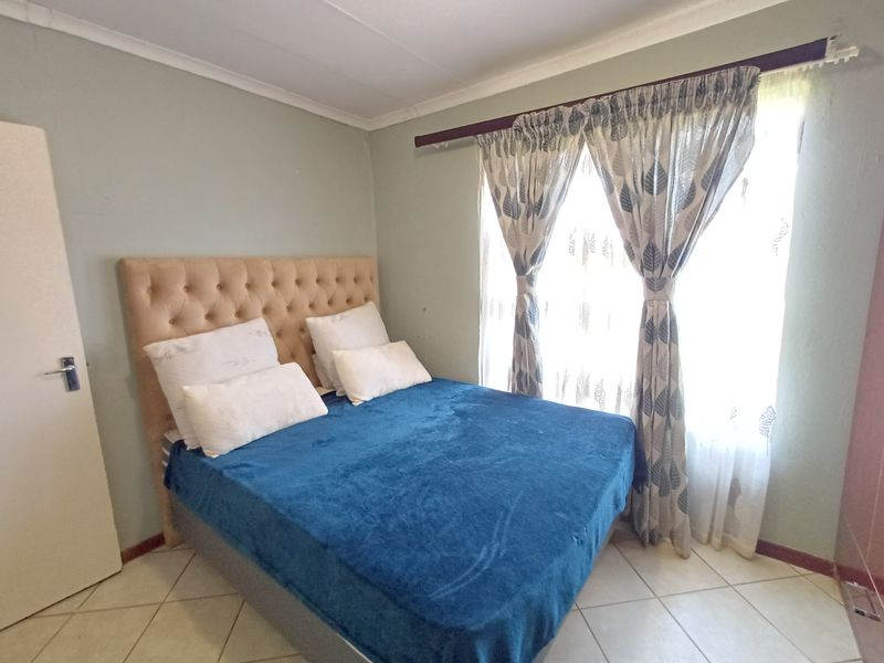 Comfortable Freehold Home in The Orchards - Photo 4