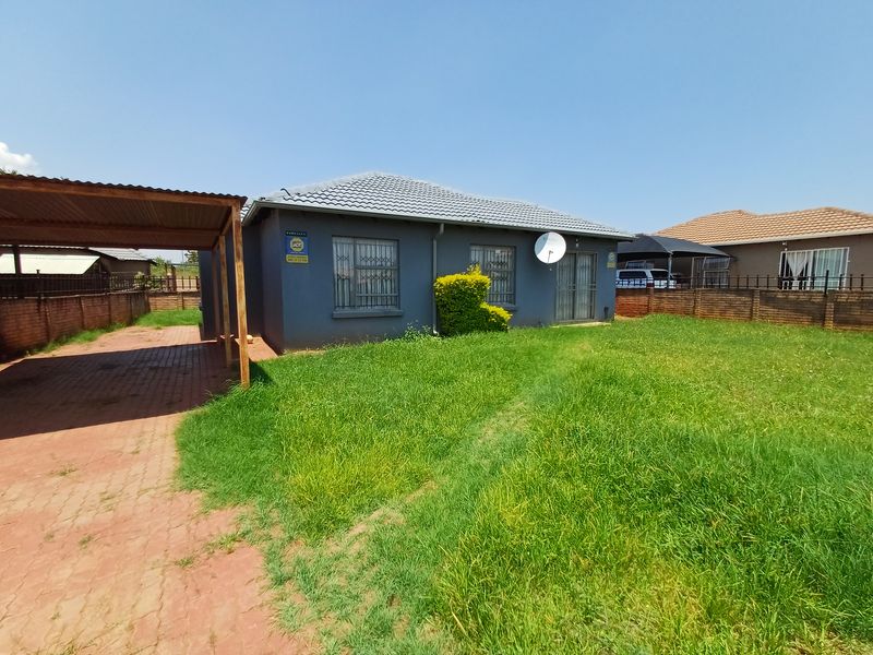Comfortable Freehold Home in The Orchards - Photo 10