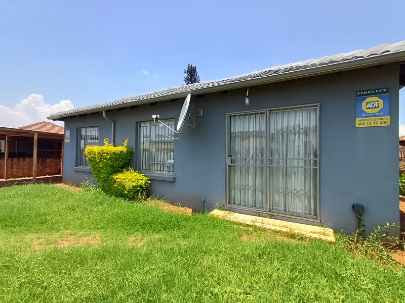 Comfortable Freehold Home in The Orchards - Photo 9