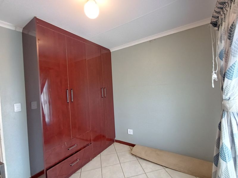 Comfortable Freehold Home in The Orchards - Photo 6