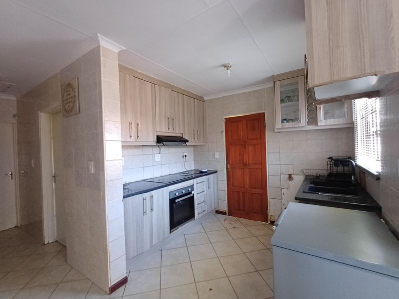 Comfortable Freehold Home in The Orchards - Photo 1