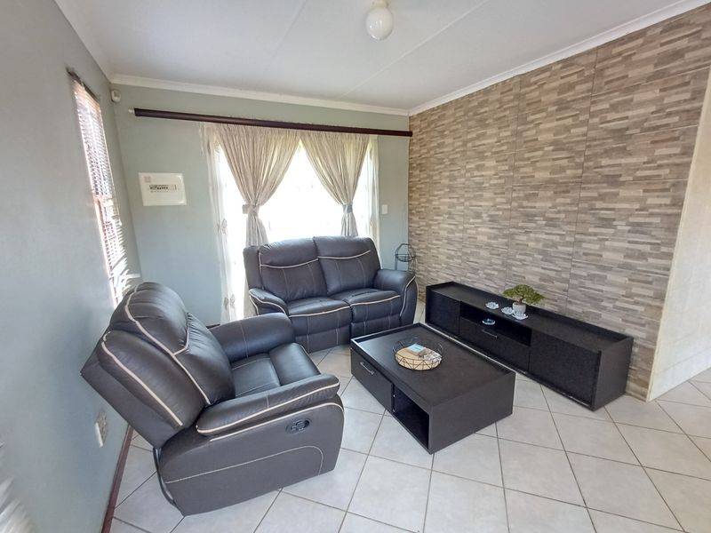 Comfortable Freehold Home in The Orchards - Photo 2