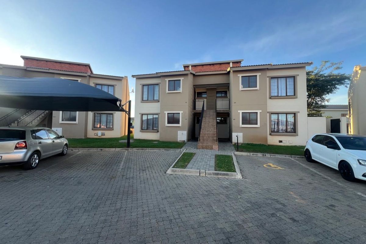 Modern Comfort & Secure Estate Living - Photo 2