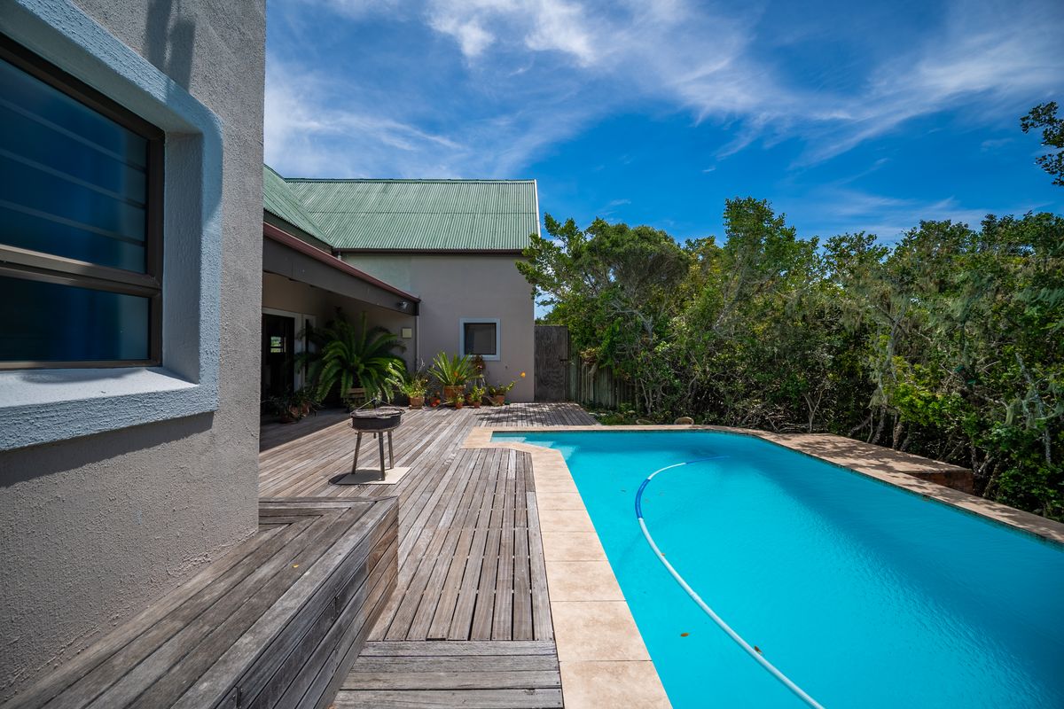 Idyllic coastal bush sanctuary in a low density aviation estate. - Photo 5