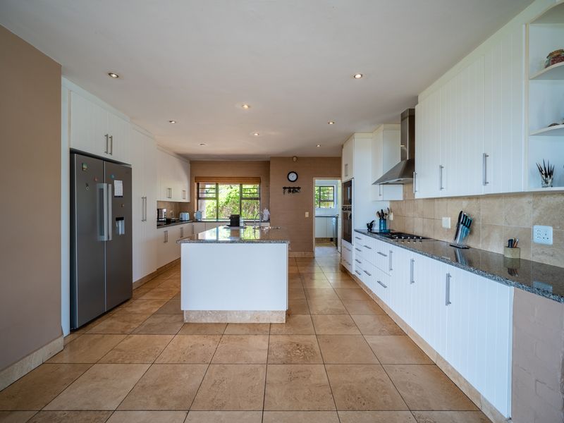 Idyllic coastal bush sanctuary in a low density aviation estate. - Photo 10