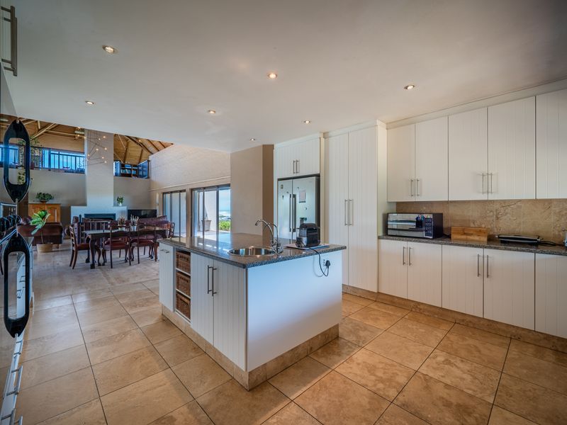 Idyllic coastal bush sanctuary in a low density aviation estate. - Photo 9