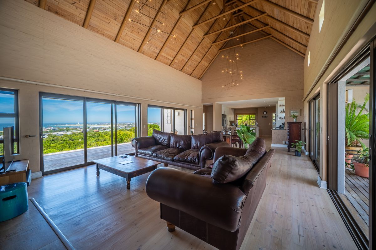 Idyllic coastal bush sanctuary in a low density aviation estate. - Photo 3