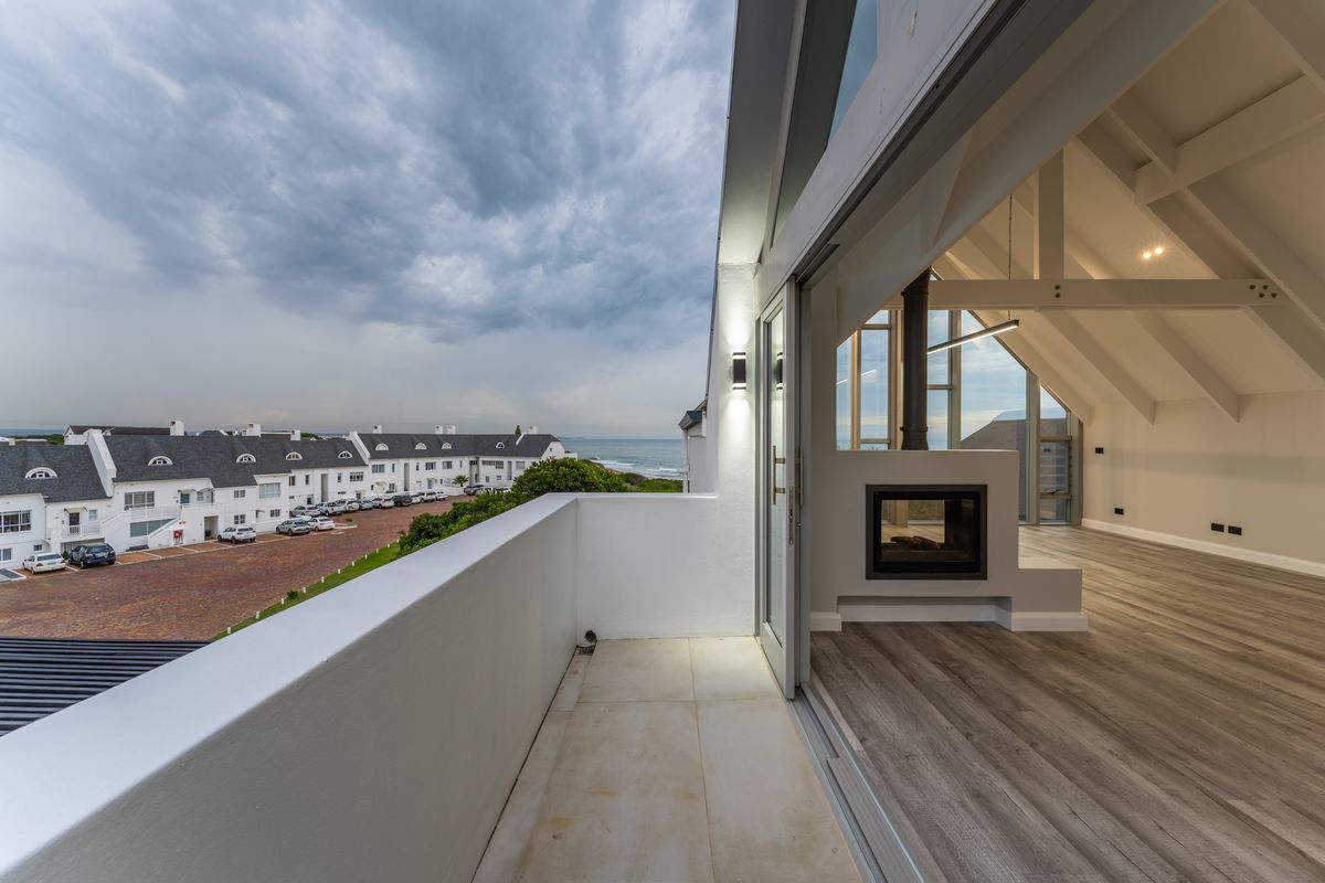 Absolute Prime Position with stunning views! - Photo 5