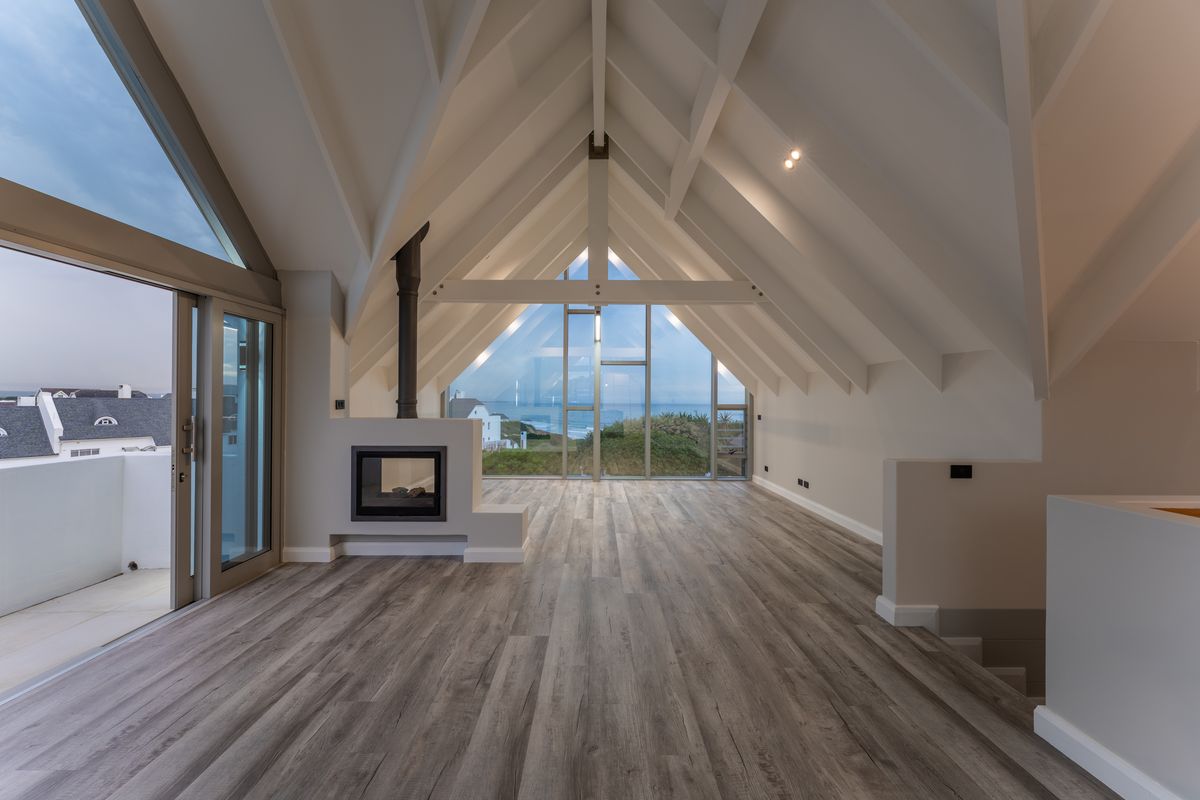 Absolute Prime Position with stunning views! - Photo 4