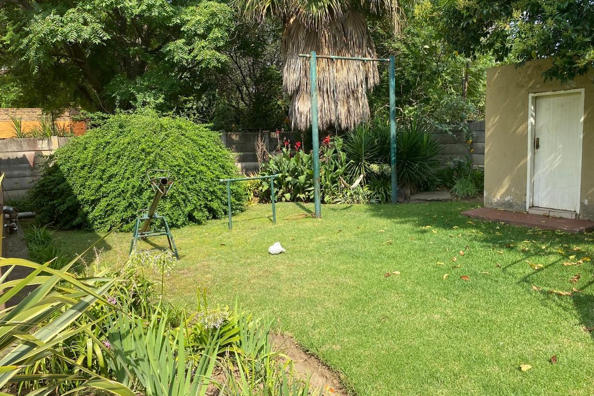 Stunning 8-bedroom home in Bedworth Park, Vereeniging—spacious living, walking distance from  Vut - Photo 3