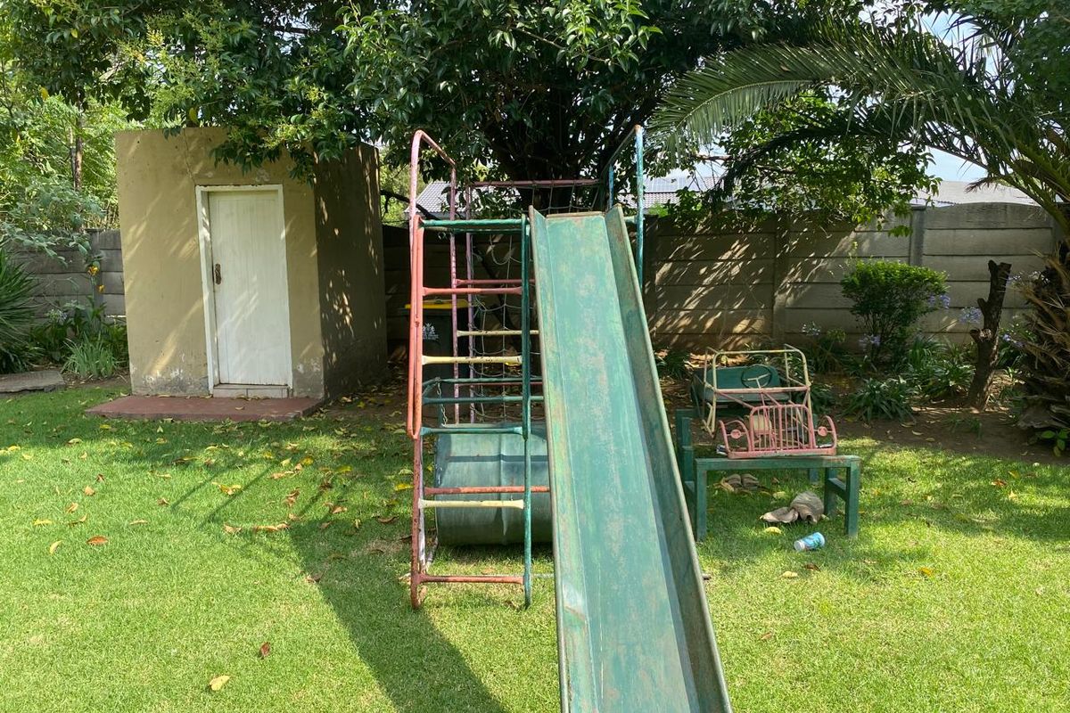 Stunning 8-bedroom home in Bedworth Park, Vereeniging—spacious living, walking distance from  Vut - Photo 4