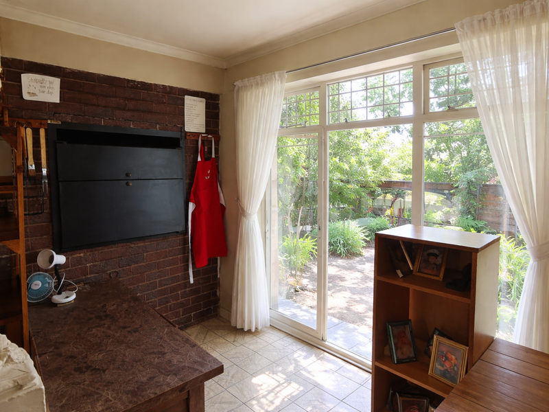 Perfect Location - Photo 6