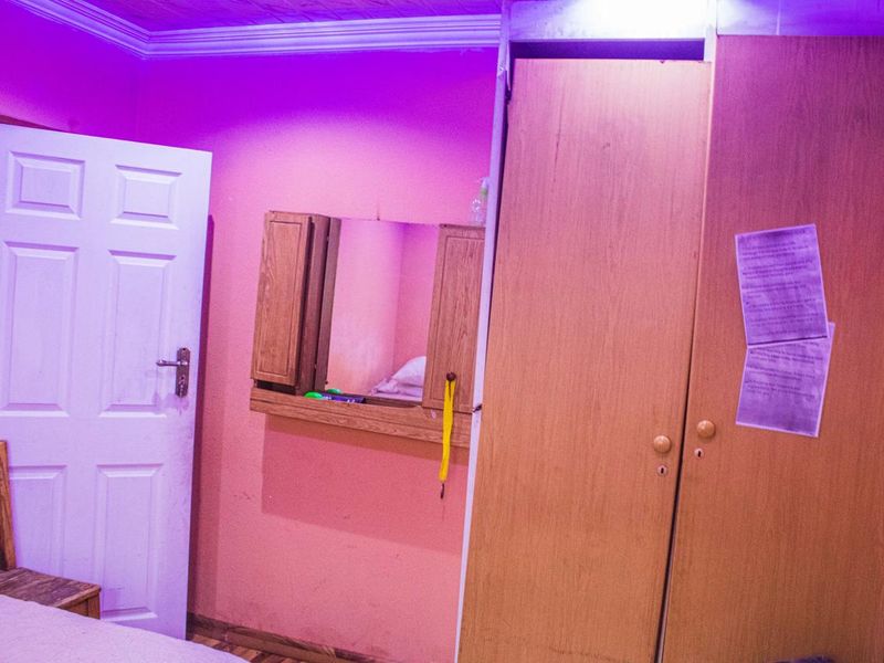 Charming Family Home in Lakeside – Your Dream Awaits! - Photo 10