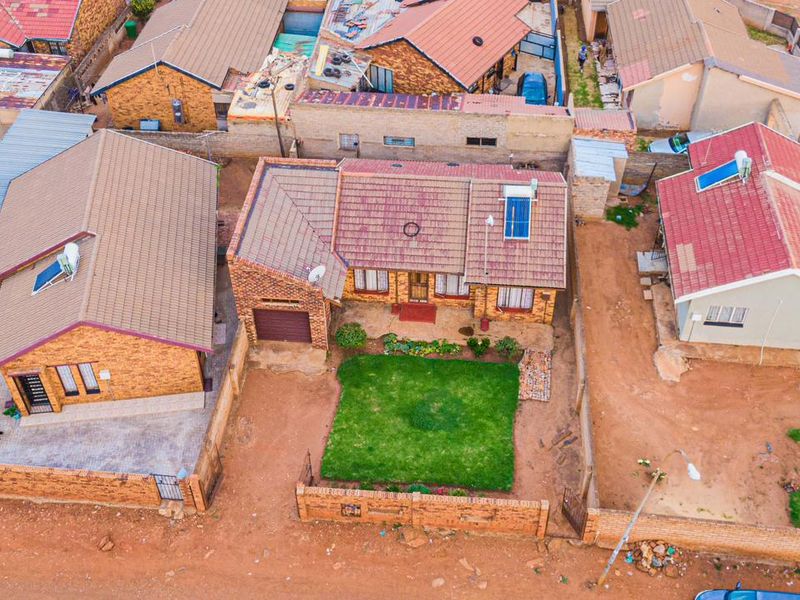 Charming Family Home in Lakeside – Your Dream Awaits! - Photo 6