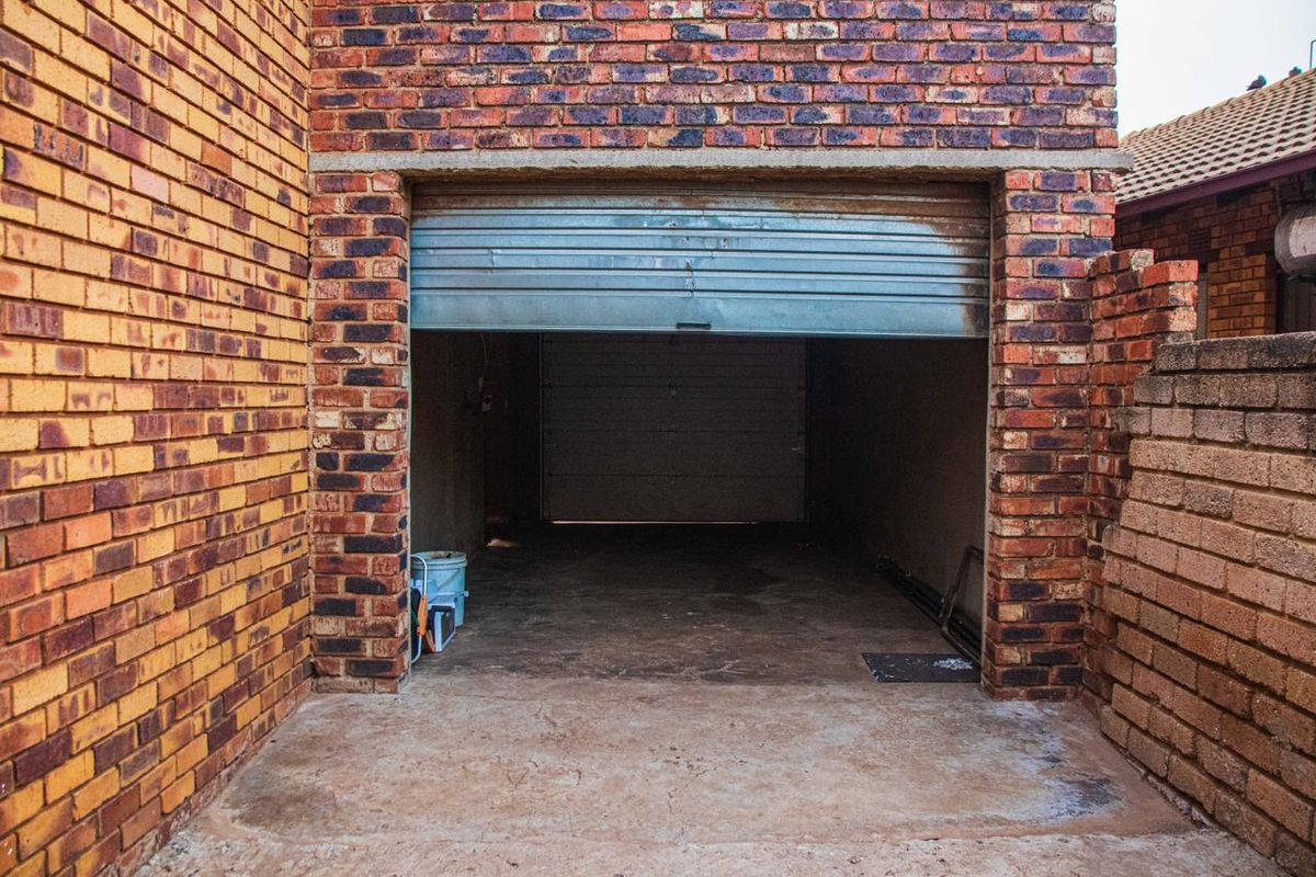 Charming Family Home in Lakeside – Your Dream Awaits! - Photo 4