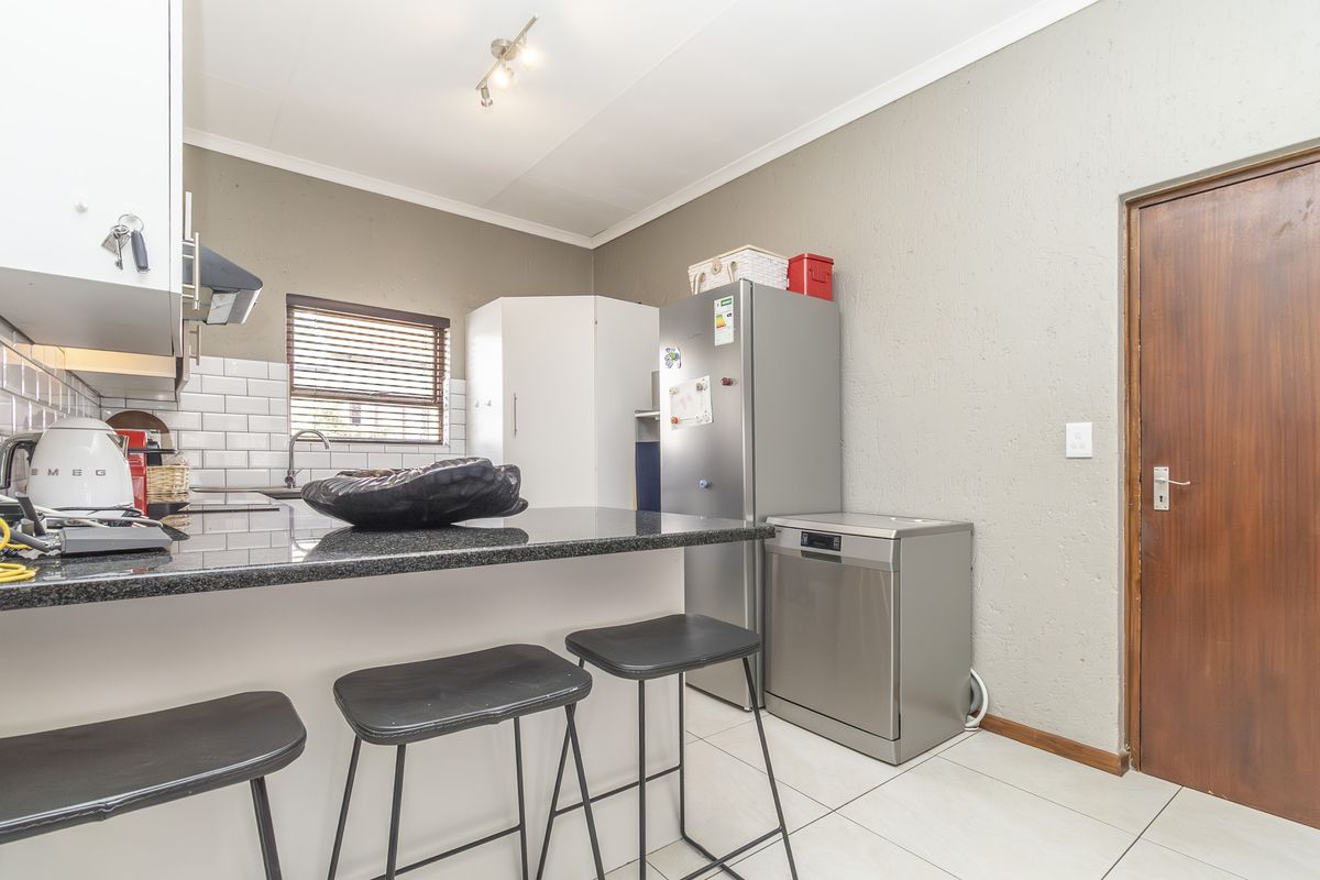 Immaculate Lock and Go- On Show By Appointment - Photo 5