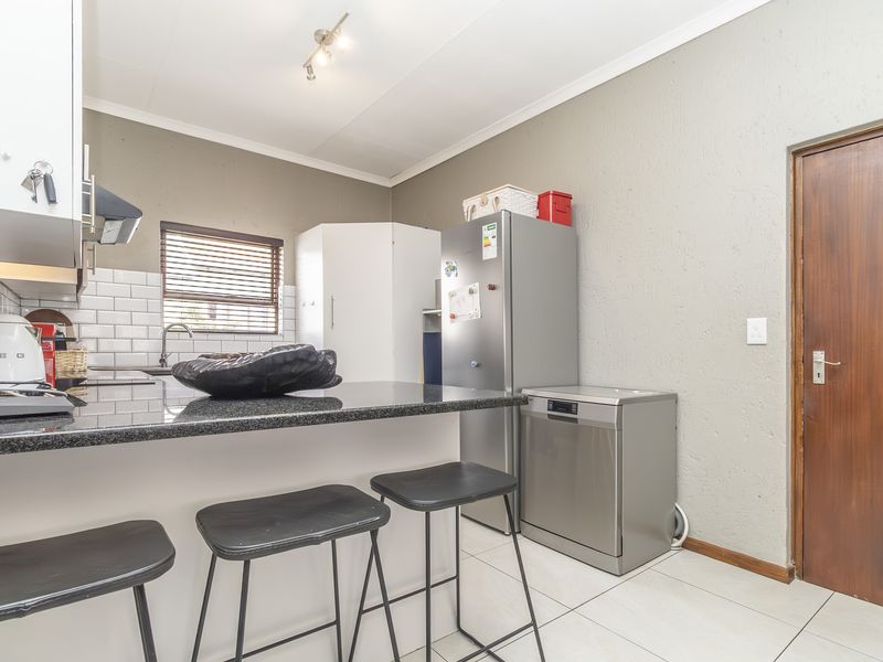 Immaculate Lock and Go- On Show By Appointment - Photo 5