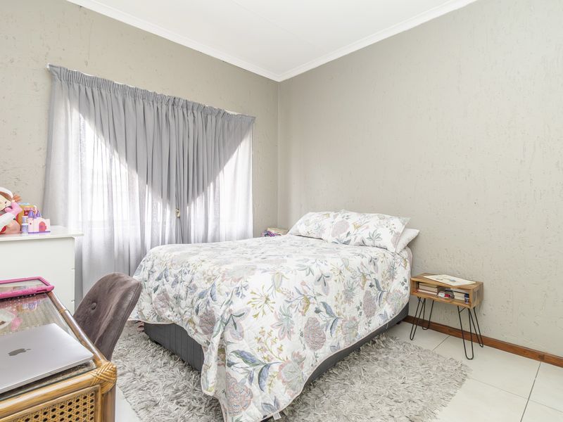 Immaculate Lock and Go- On Show By Appointment - Photo 10