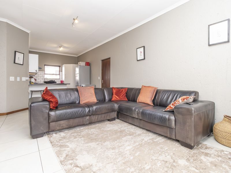 Immaculate Lock and Go- On Show By Appointment - Photo 6