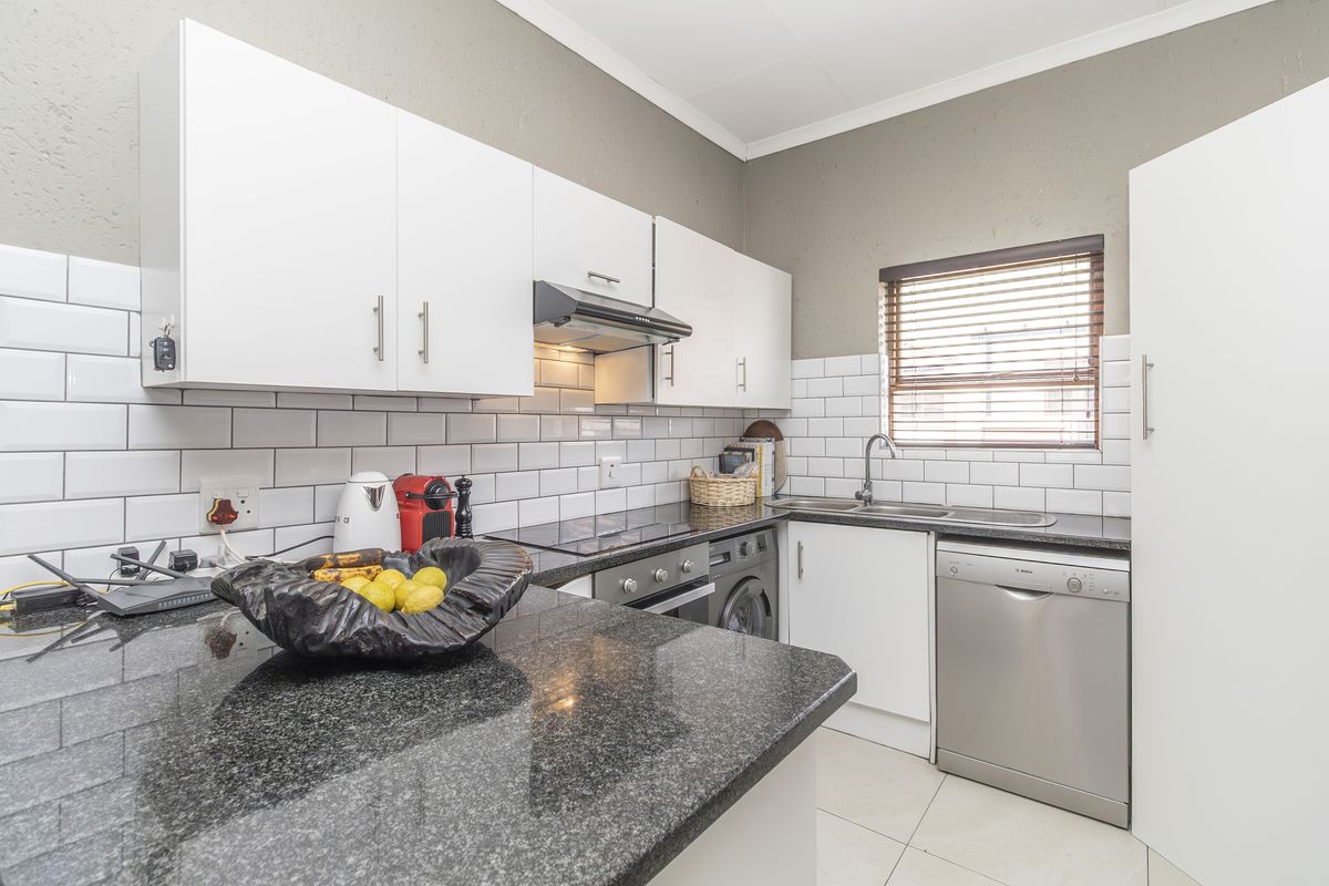 Immaculate Lock and Go- On Show By Appointment - Photo 3