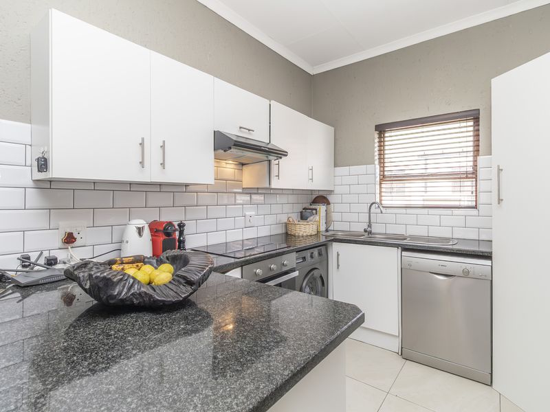 Immaculate Lock and Go- On Show By Appointment - Photo 3