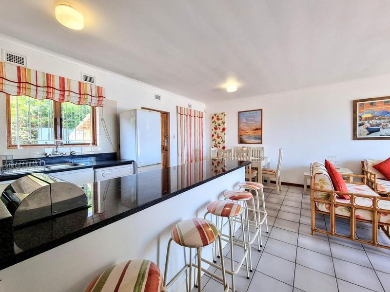 Stunning Coastal Retreat - Photo 4