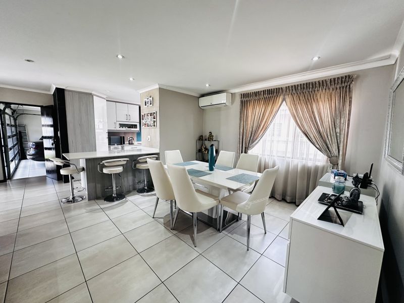 Elegant 3-Bedroom Family Home in Secure Helderwyk Estate - Photo 10