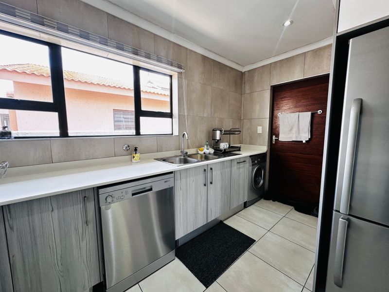 Elegant 3-Bedroom Family Home in Secure Helderwyk Estate - Photo 8