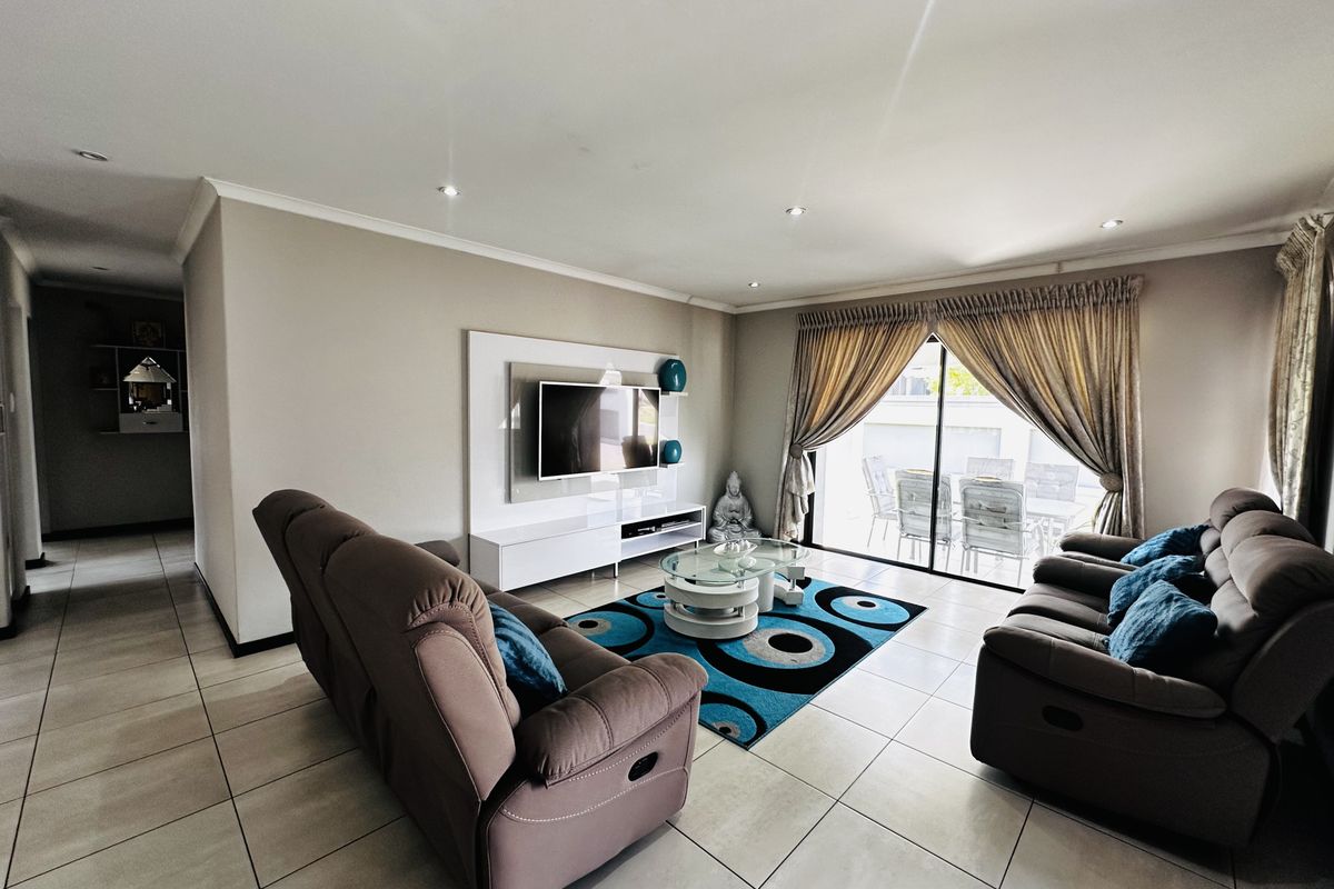 Elegant 3-Bedroom Family Home in Secure Helderwyk Estate - Photo 4