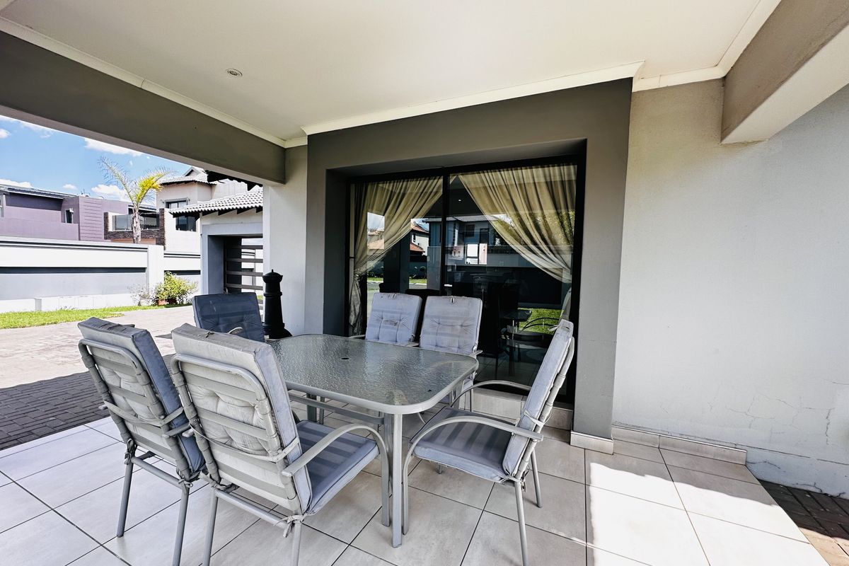 Elegant 3-Bedroom Family Home in Secure Helderwyk Estate - Photo 2