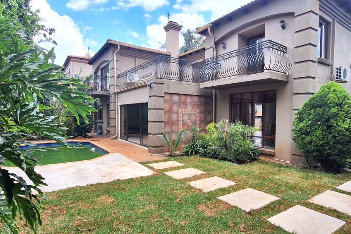 Exceptional Five-Bedroom Home in Prestigious Estate - Photo 3