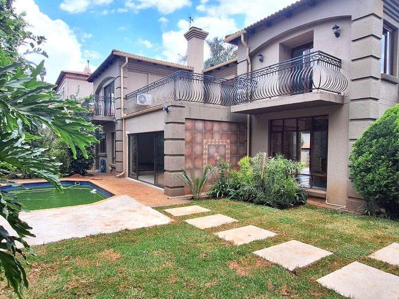 Exceptional Five-Bedroom Home in Prestigious Estate - Photo 3