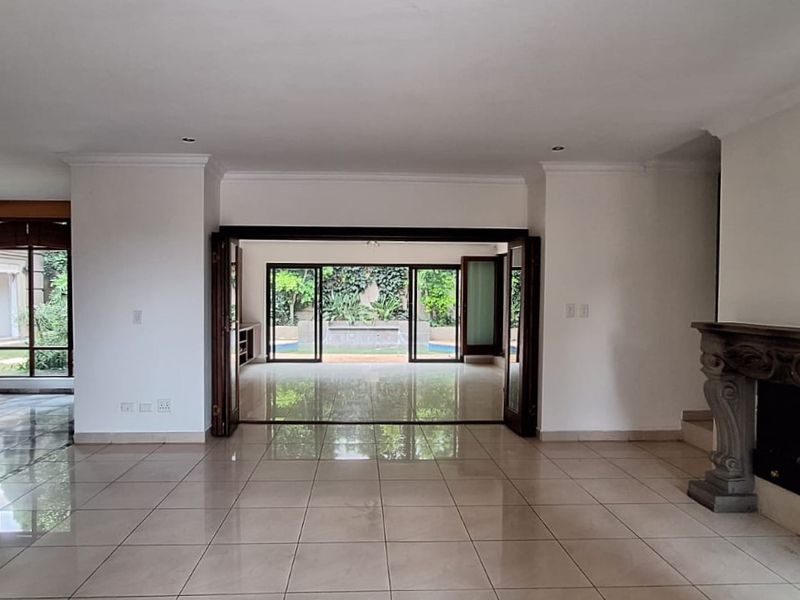 Exceptional Five-Bedroom Home in Prestigious Estate - Photo 6